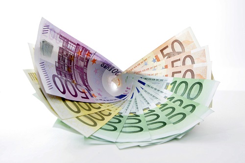 Kulutusluotto kannattaa ja pitää vertailla, sillä voit säästää 2000 - 60000 euron lainoissa satasia tai jopa tuhansia euroja kokonaisuudessaan